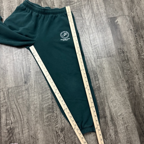 PINK Victoria’s Secret Cropped Capri Gameday Club Fleece Sweatpants - Picture 4 of 8